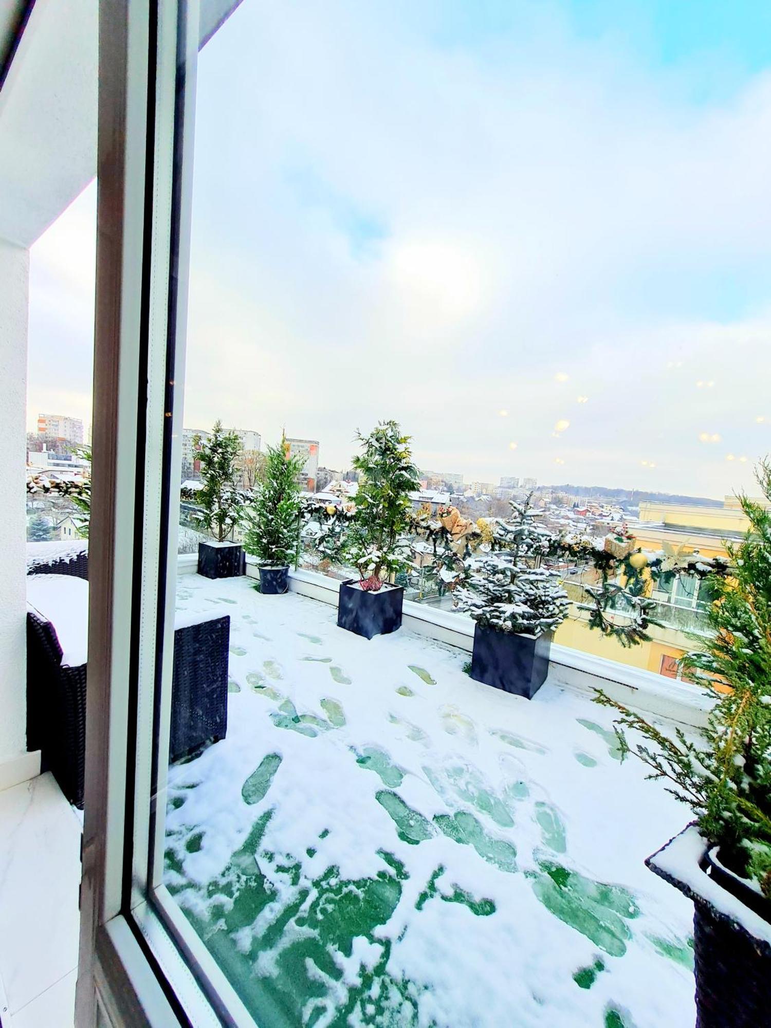 Penthouse Aeroport Iasi Apartment ภายนอก รูปภาพ